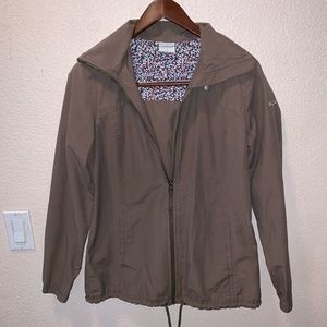 Columbia hooded zippered windbreaker